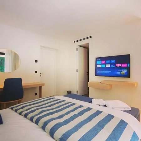 Regina Villa *